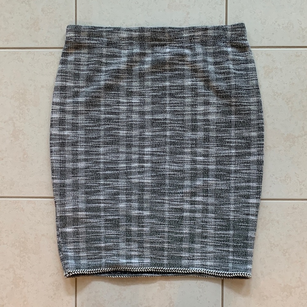 MAX STUDIO Black and White Pencil Skirt